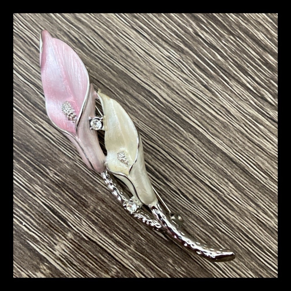 Vintage 80s 90s Calla Lily brooch silver rhinestone pink enamel floral feminine